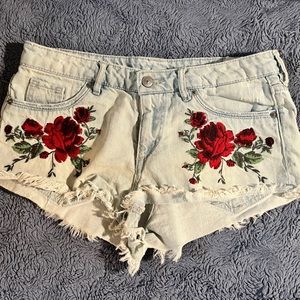 Divided Acid Wash Floral Embroidered Shorts